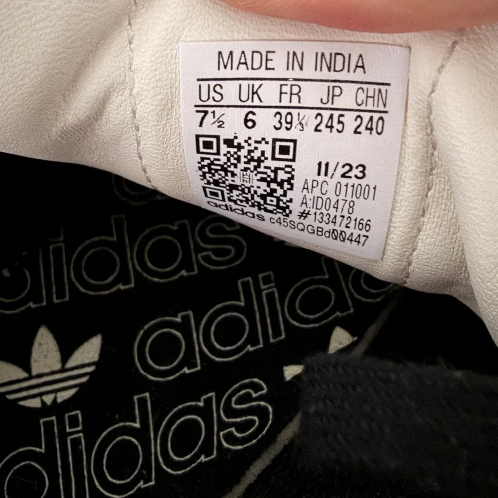 Adidas Samba Cream and Black Sneakers - Picture 13 of 16